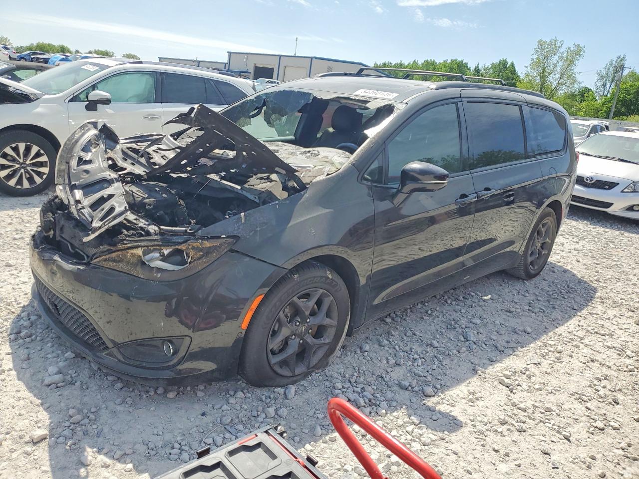 Salvage Chrysler Pacifica Image
