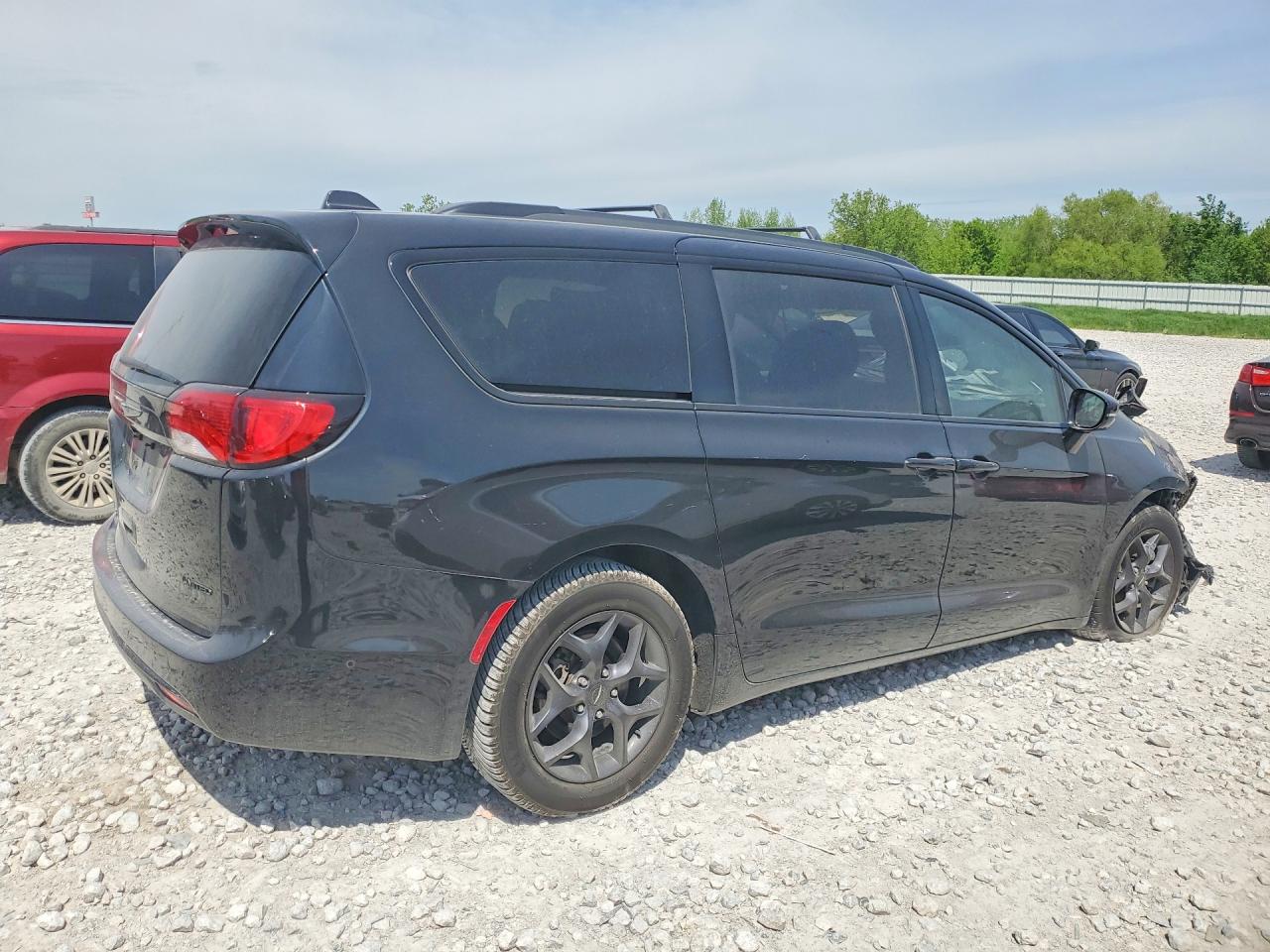 Chrysler Pacifica Limited