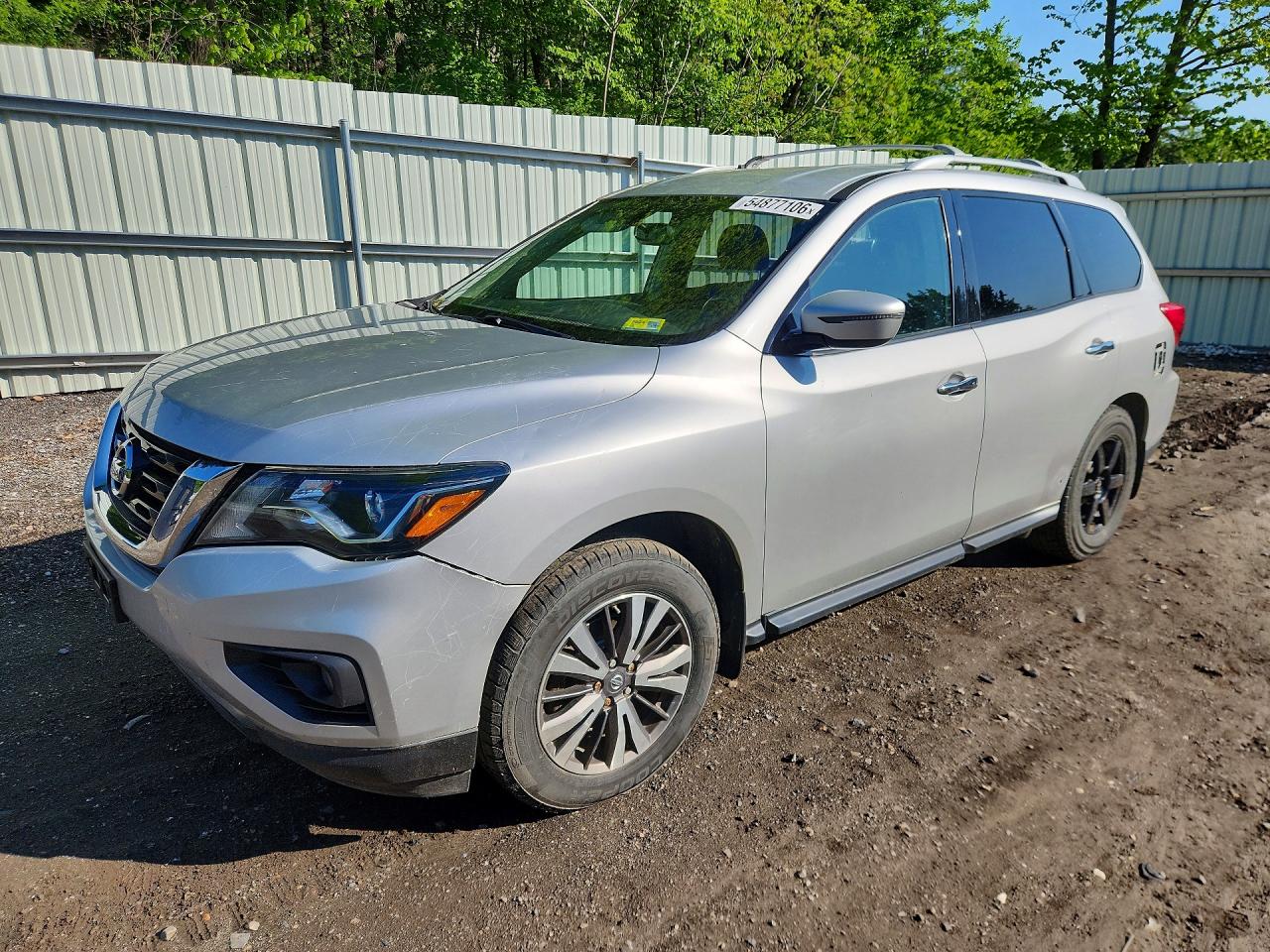 Salvage Nissan Pathfinder Image