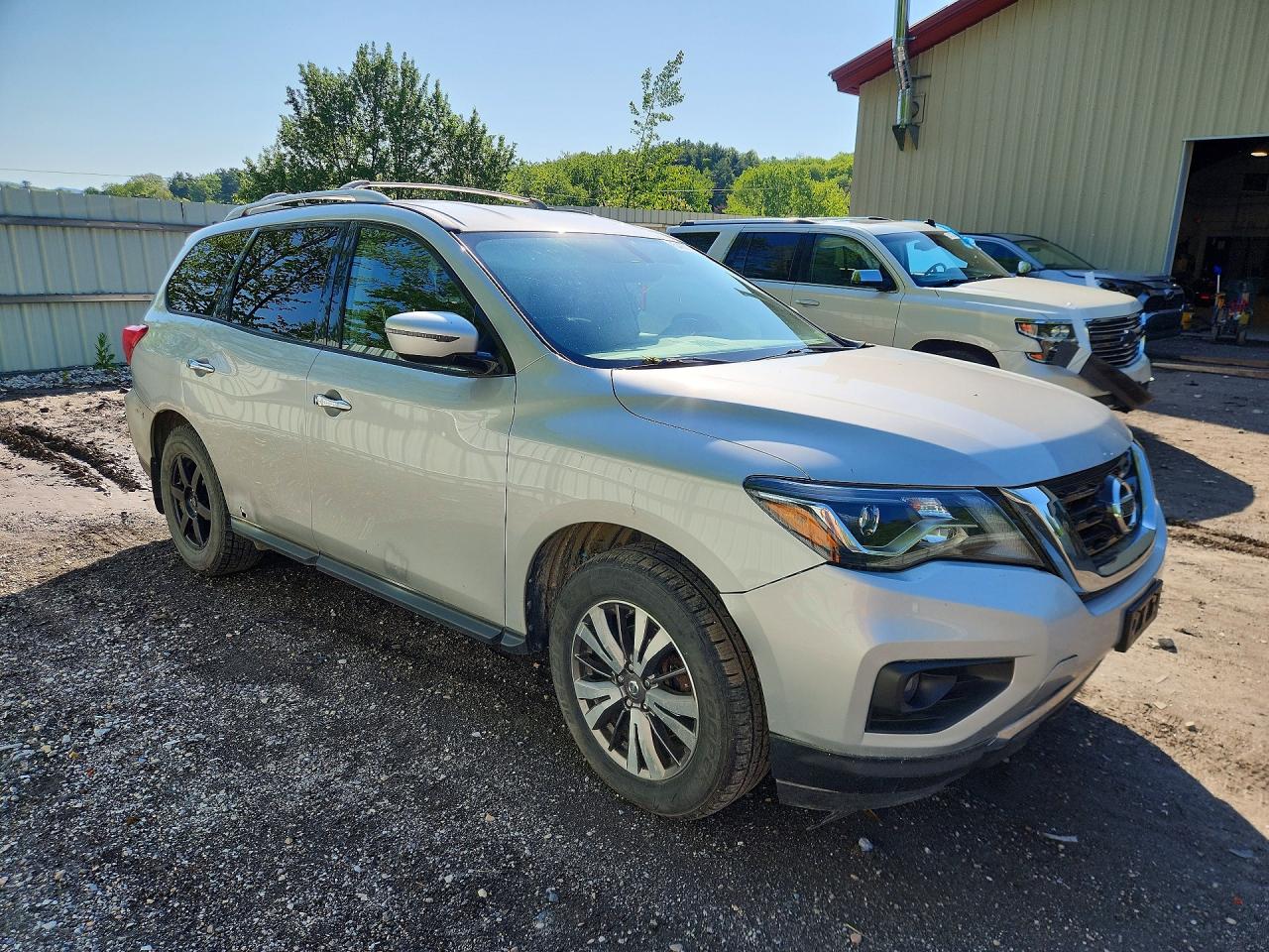 Nissan Pathfinder Sv