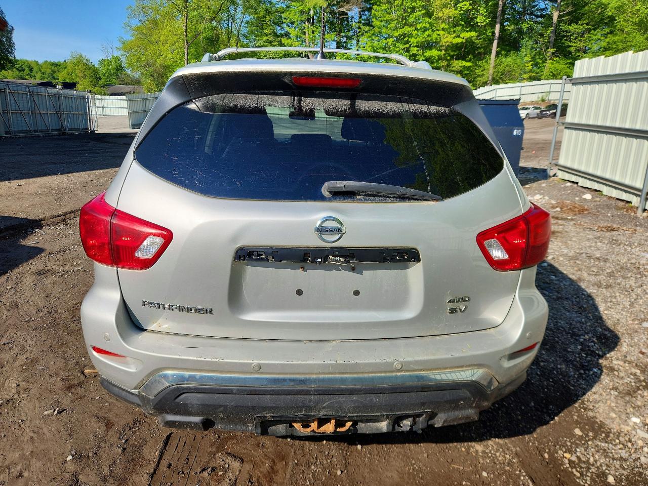 Nissan Pathfinder Sv