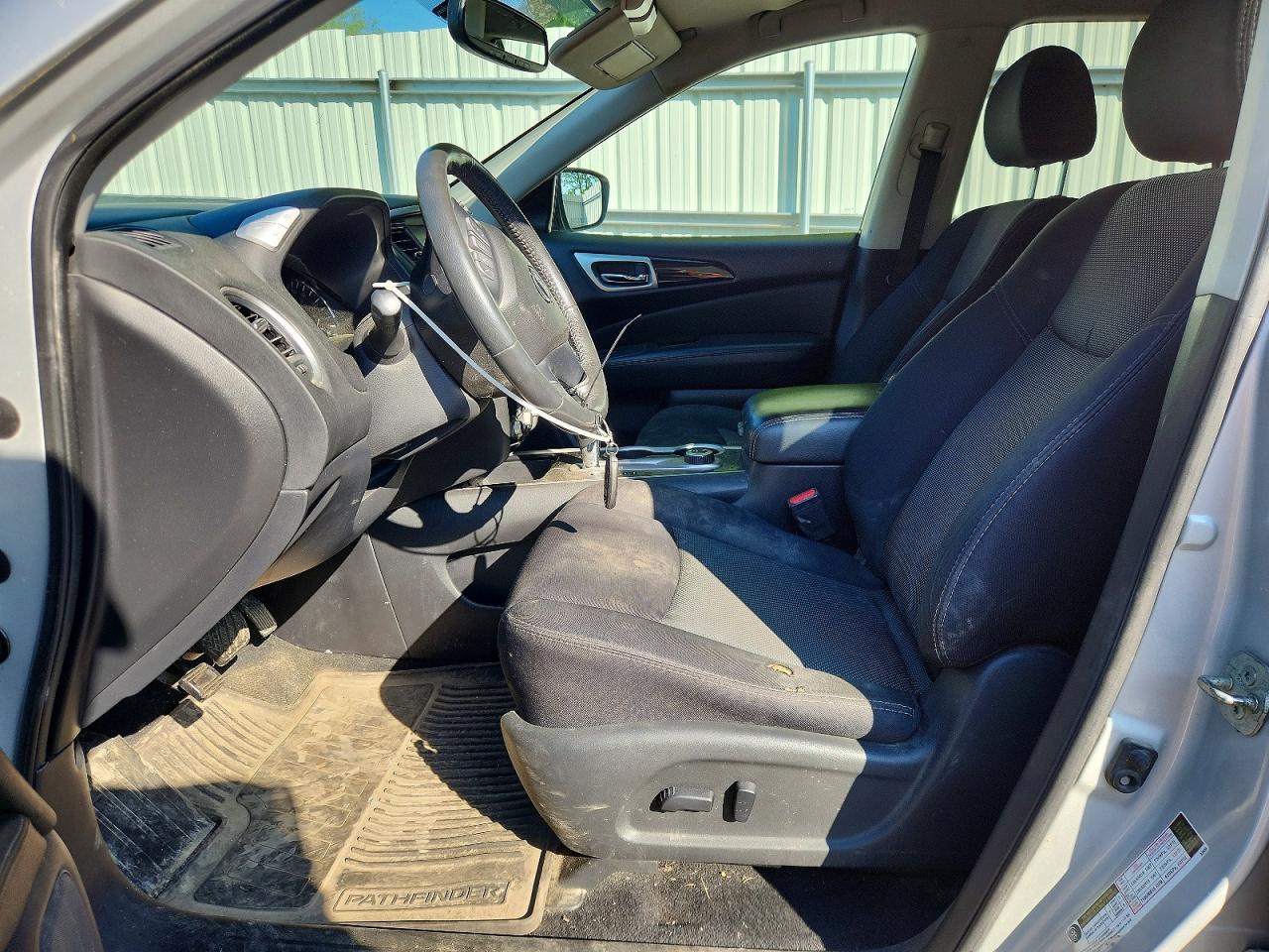 Nissan Pathfinder Sv