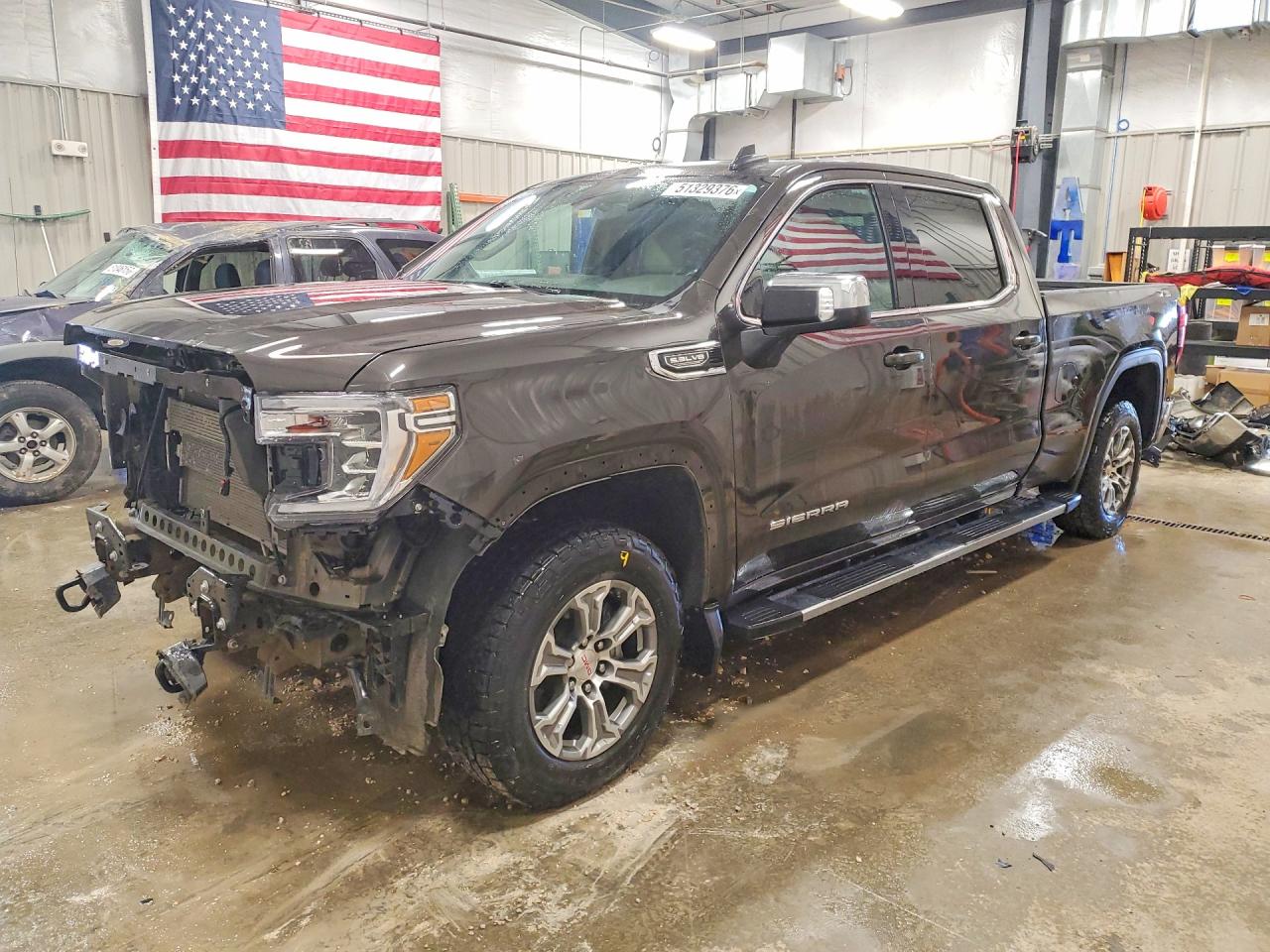 Salvage GMC Sierra Image