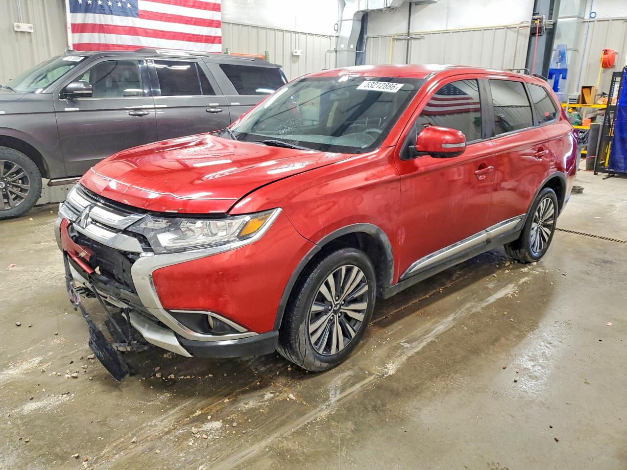 Salvage Mitsubishi Outlander Image