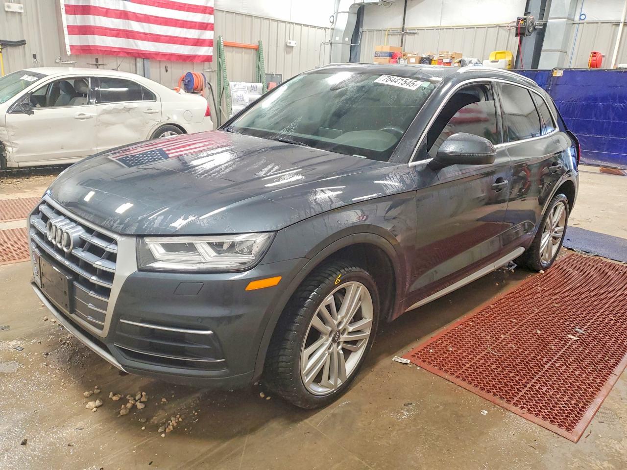 Salvage Audi Q5 Image