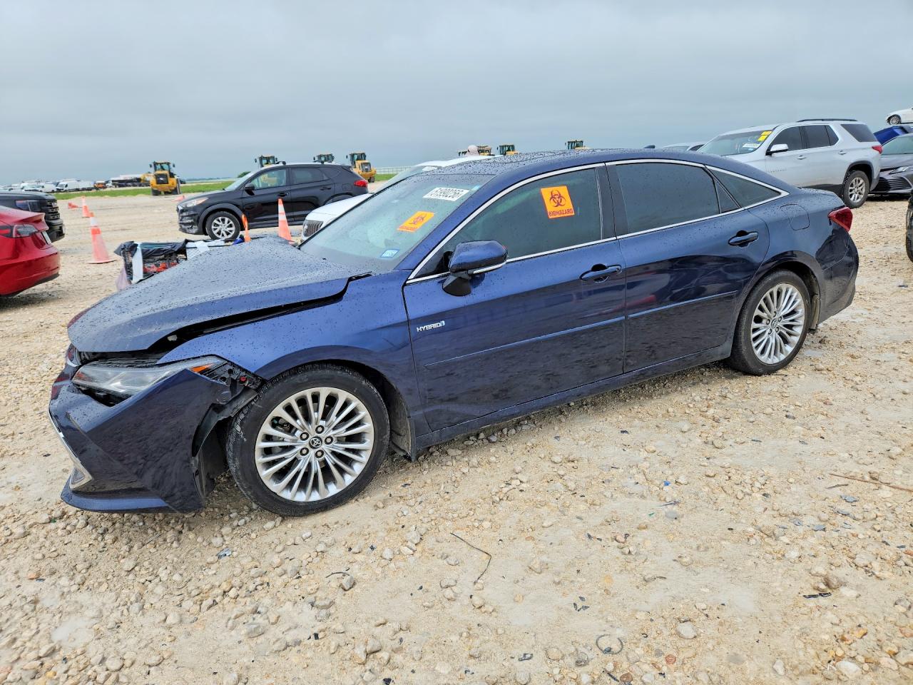 Salvage Toyota Avalon Image