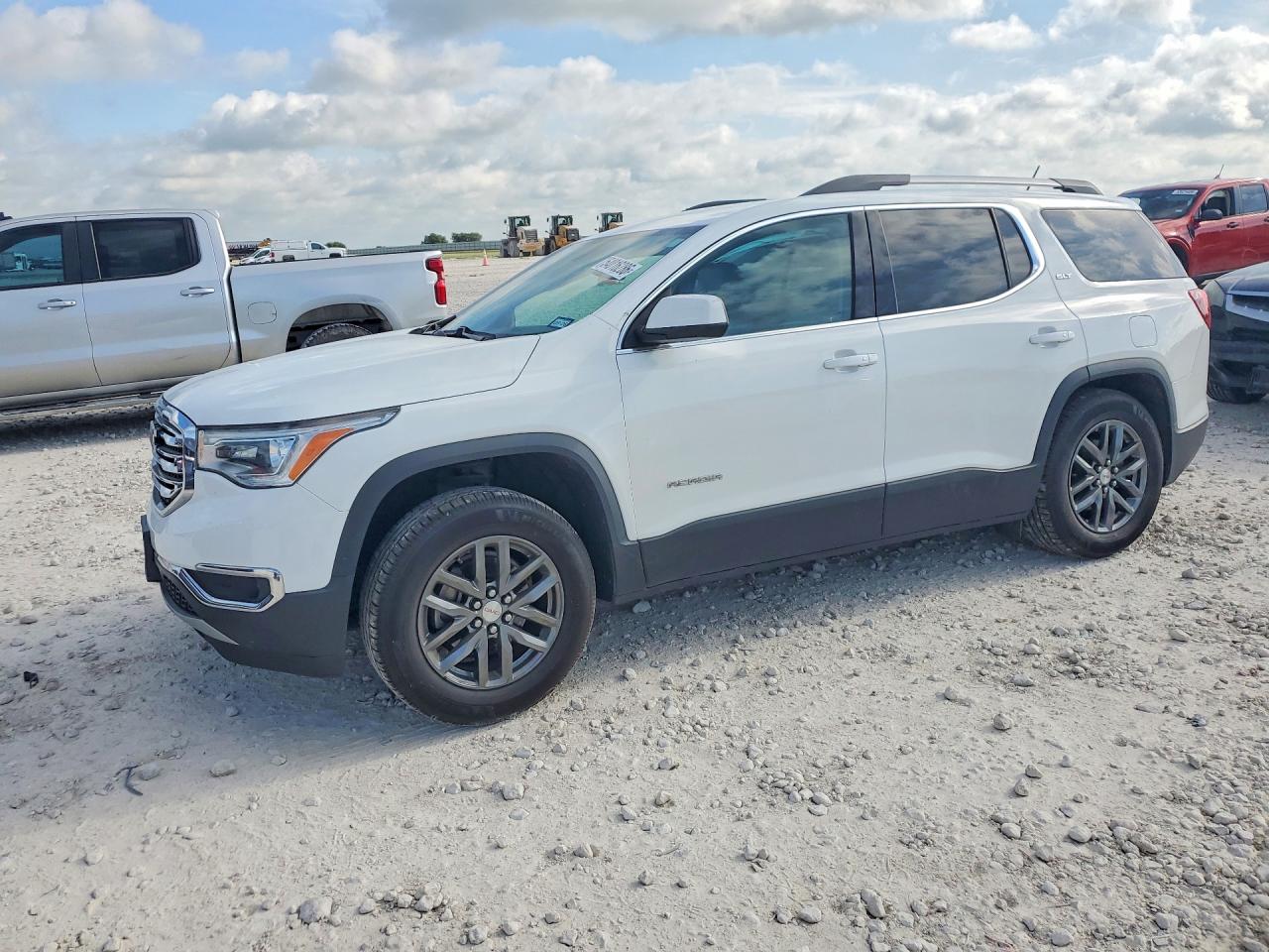 Salvage GMC Acadia Image