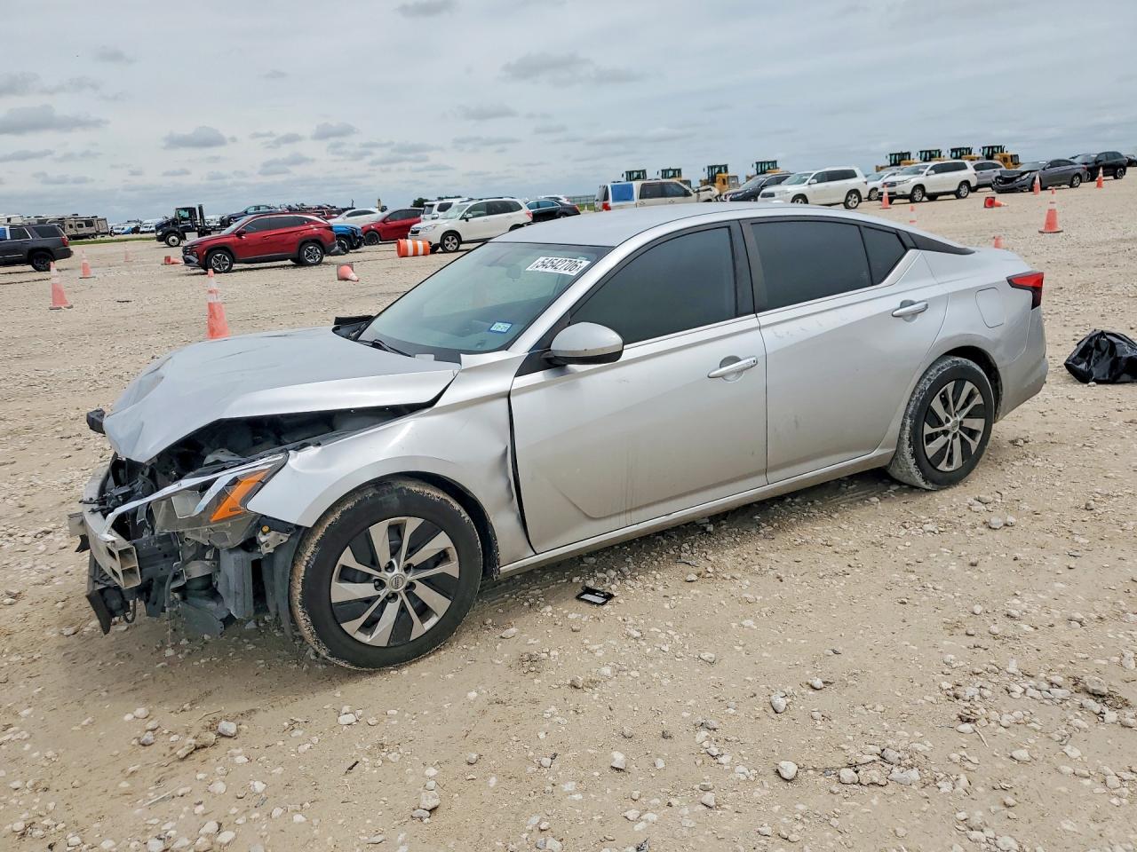 Salvage Nissan Altima Image