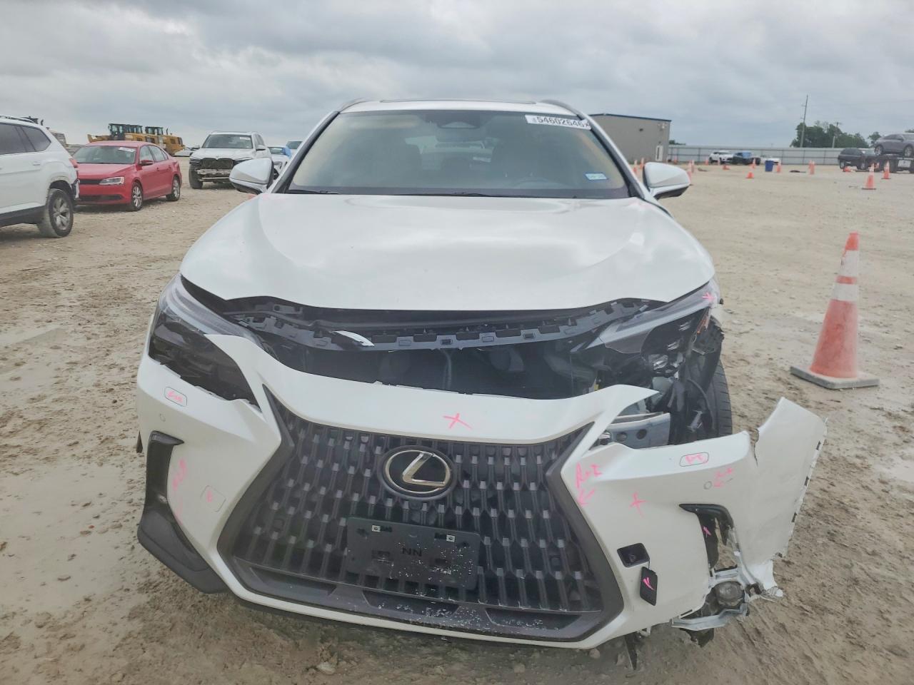 Lexus NX Base
