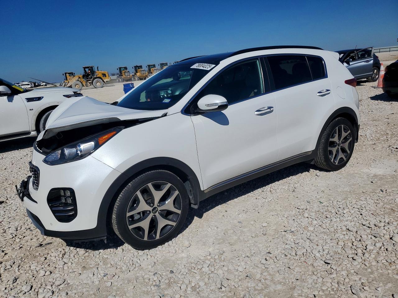 Salvage Kia Sportage Image