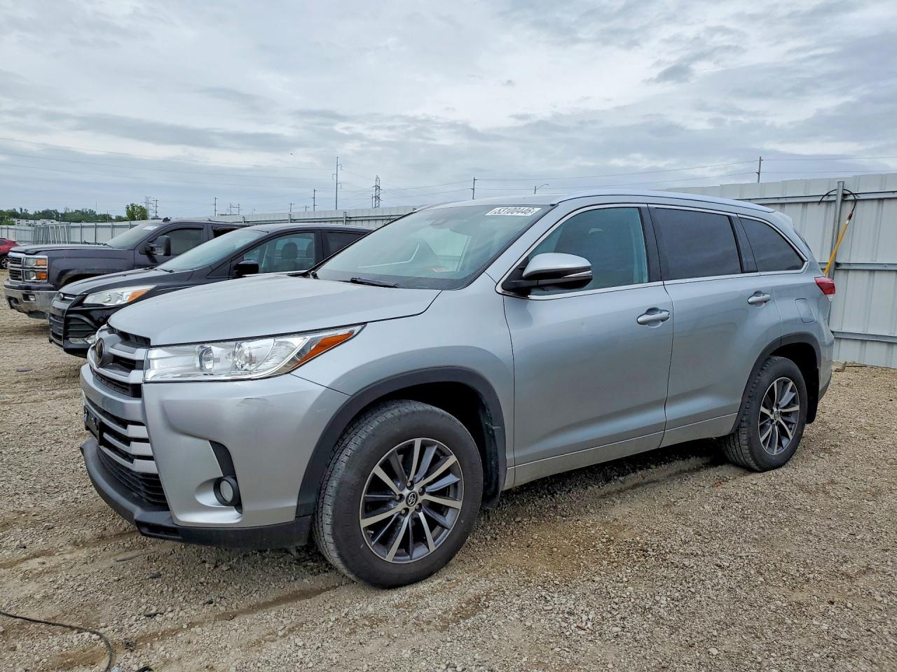 Salvage Toyota Highlander Image