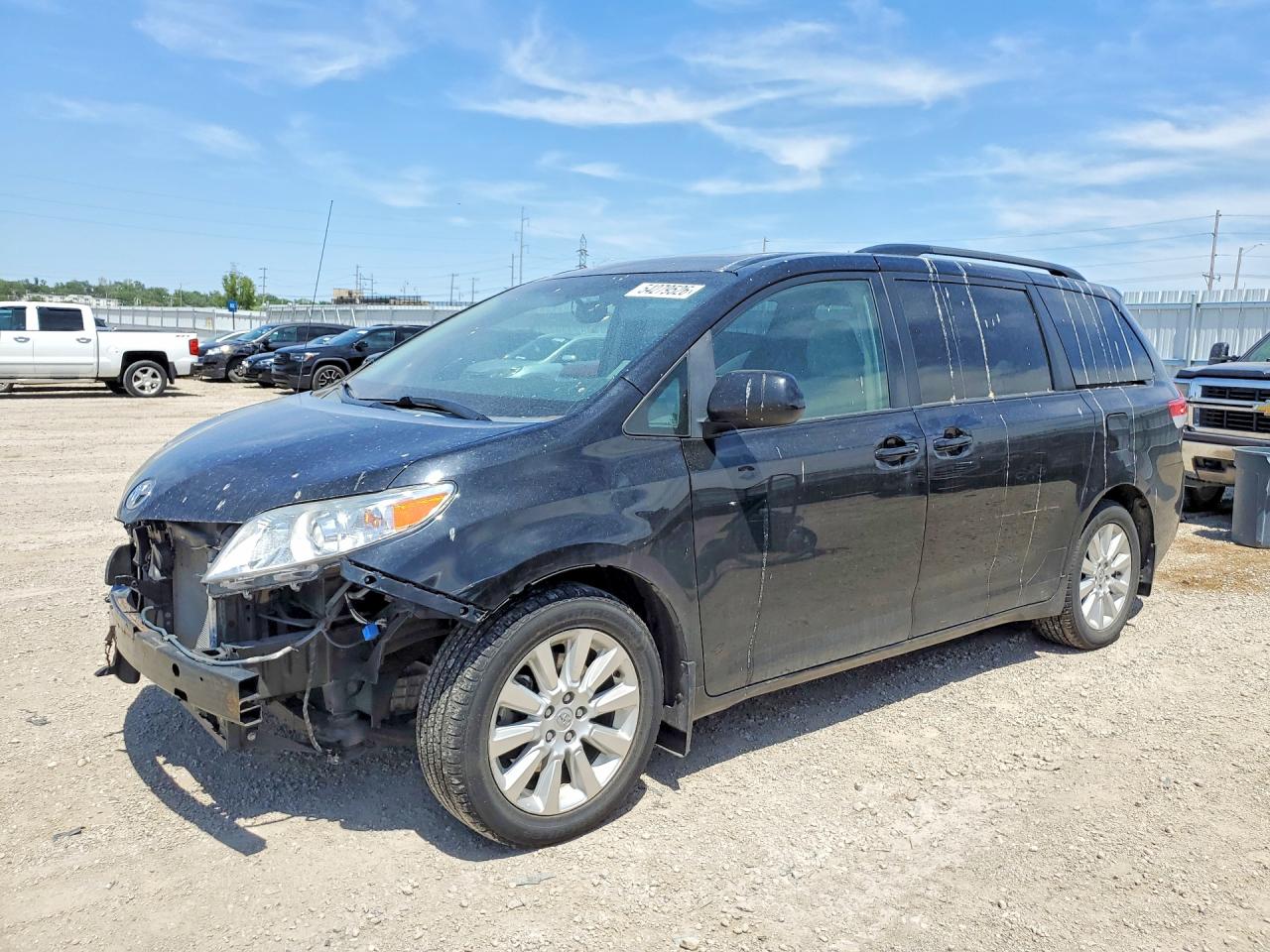 Salvage Toyota Sienna Image