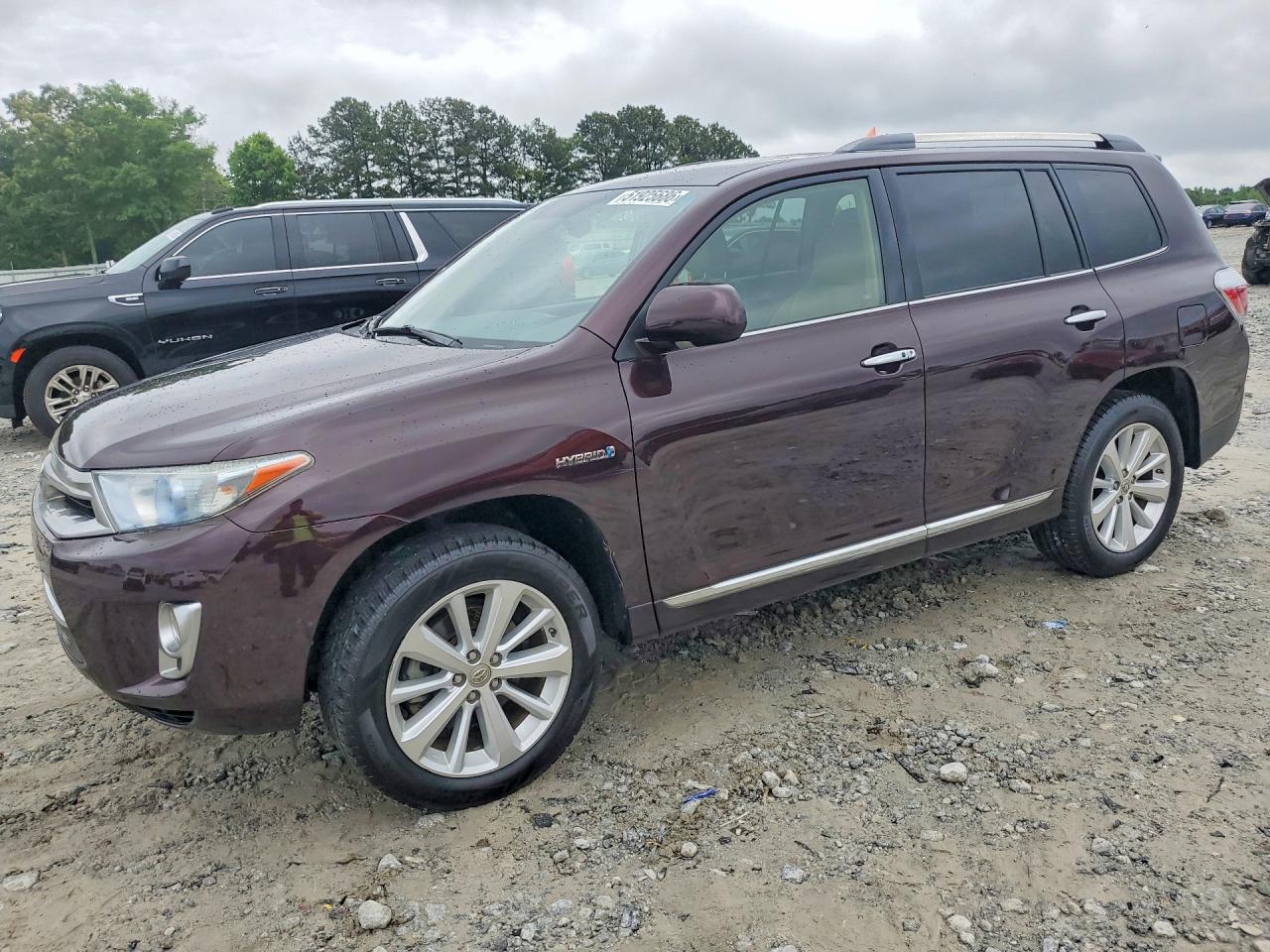 Salvage Toyota Highlander Image