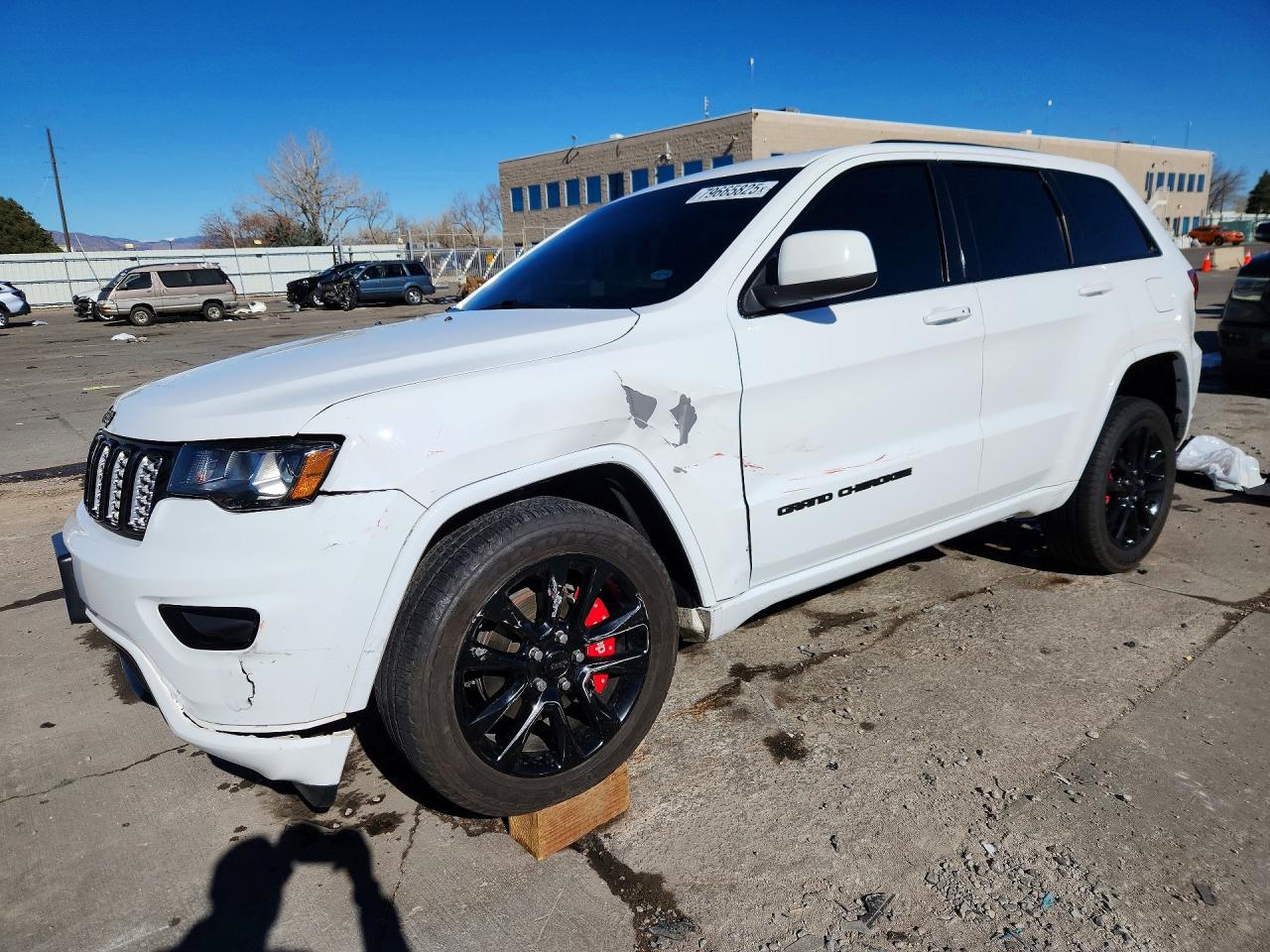 Salvage Jeep Cherokee Image