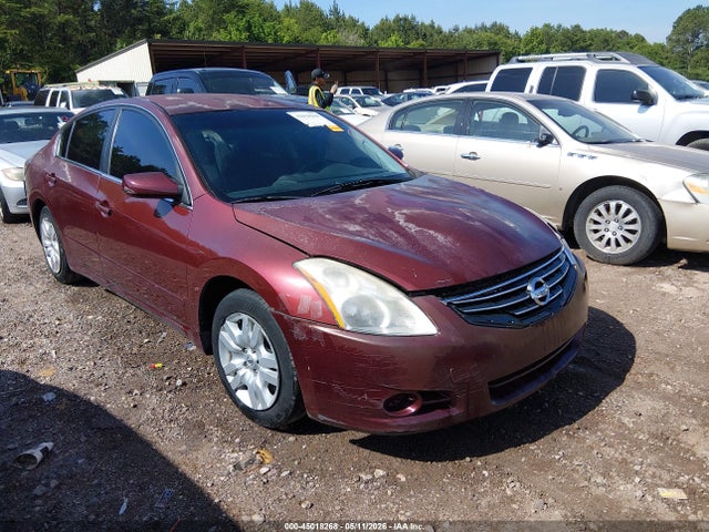 Salvage Nissan Altima Image