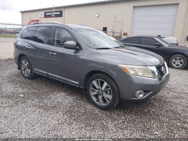 Salvage Nissan Pathfinder Image