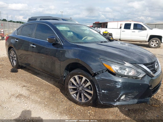 Salvage Nissan Altima Image