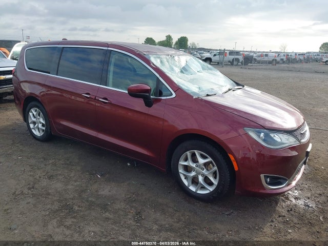 Salvage Chrysler Pacifica Image