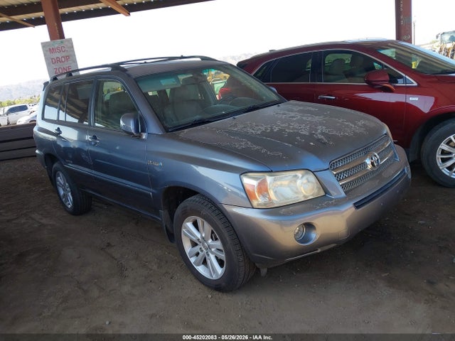 Salvage Toyota Highlander Image