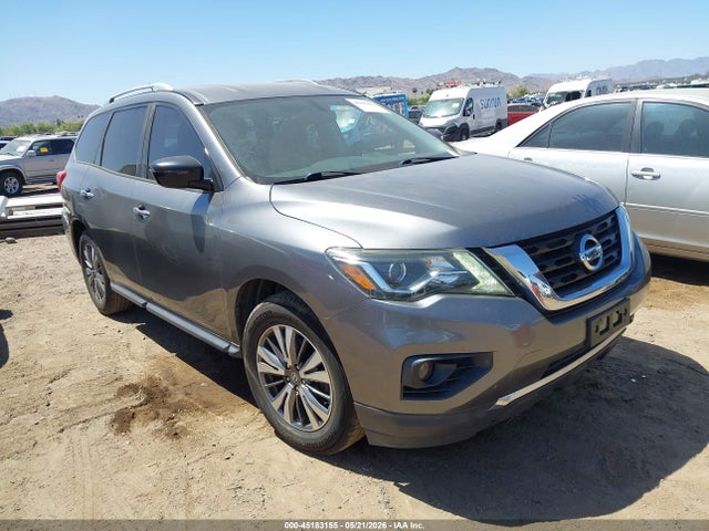 Salvage Nissan Pathfinder Image
