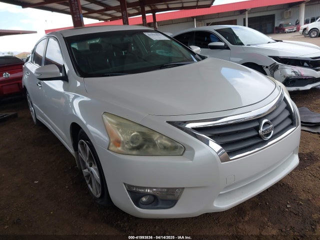 Salvage Nissan Altima Image