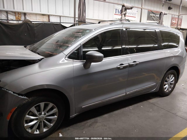 Chrysler Pacifica Touring L
