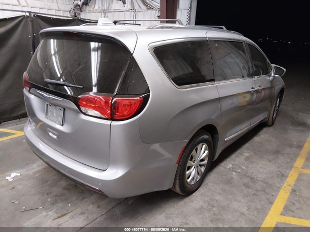 Chrysler Pacifica Touring L