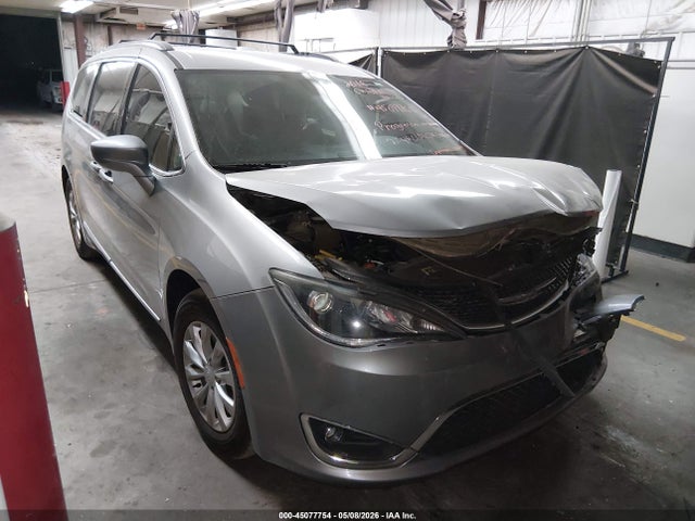 Salvage Chrysler Pacifica Image