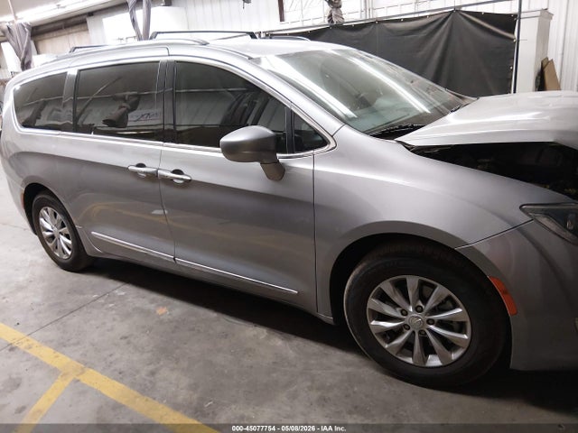 Chrysler Pacifica Touring L