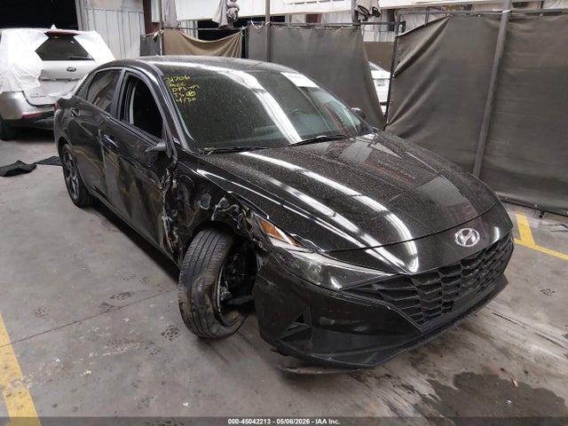 Salvage Hyundai ELANTRA Image