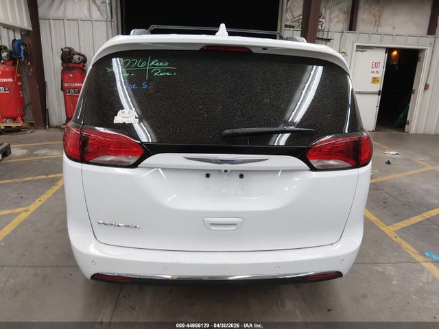 Chrysler Pacifica Touring L