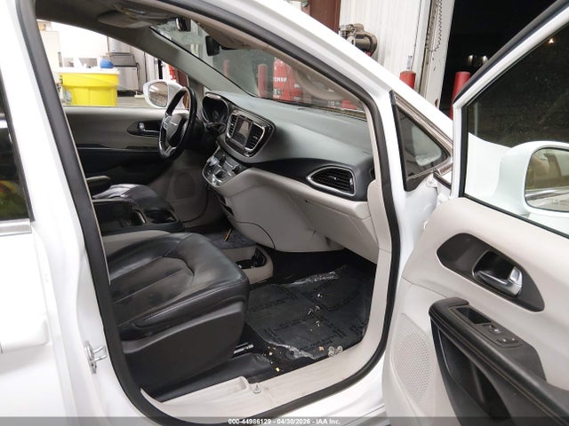 Chrysler Pacifica Touring L