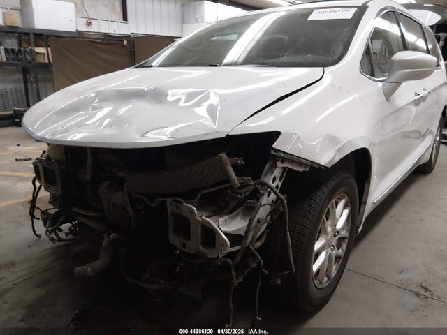 Chrysler Pacifica Touring L