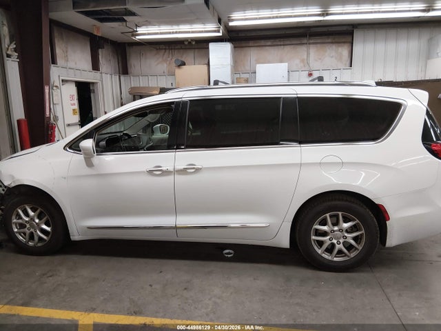 Chrysler Pacifica Touring L