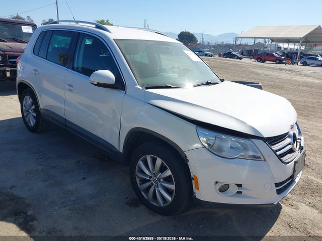 Salvage Volkswagen Tiguan Image