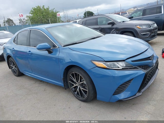 Salvage Toyota Camry Image