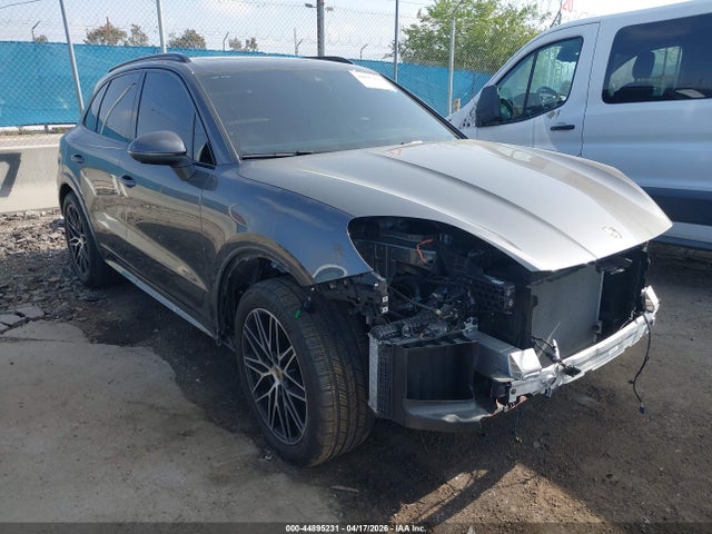 Salvage Porsche Cayenne Image