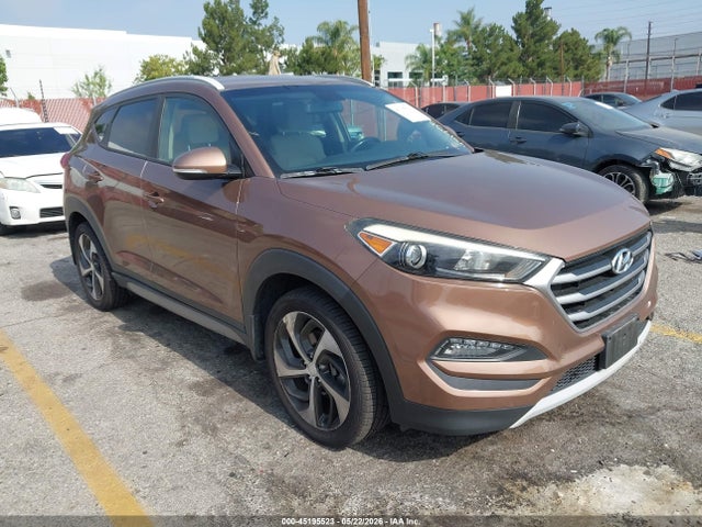 Salvage Hyundai TUCSON Image