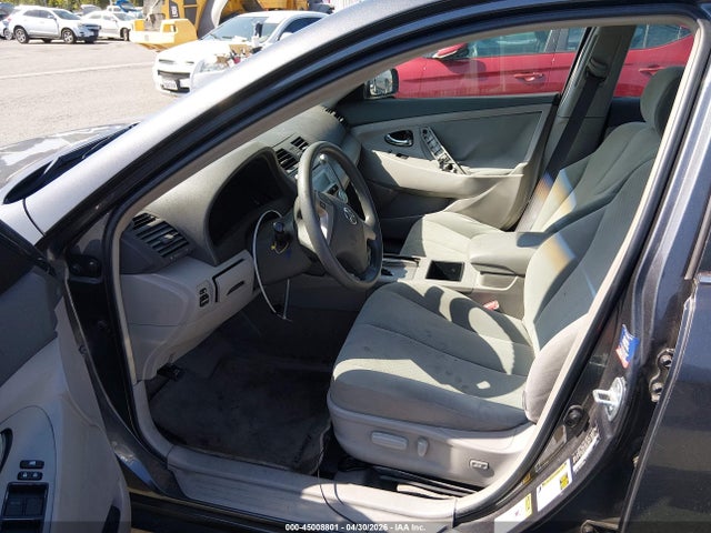 Toyota Camry Le V6