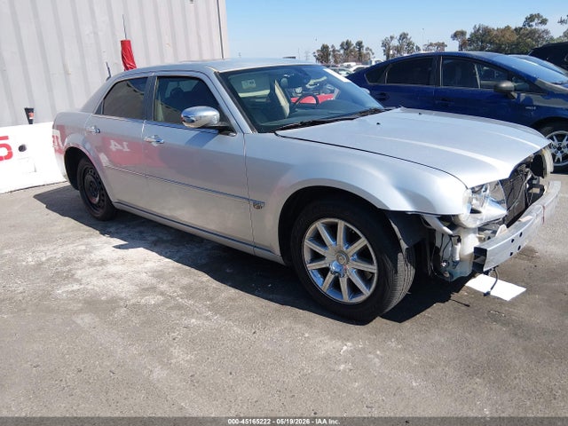Salvage Chrysler 300c Image