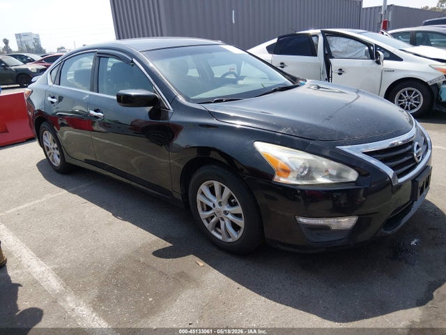 Salvage Nissan Altima Image