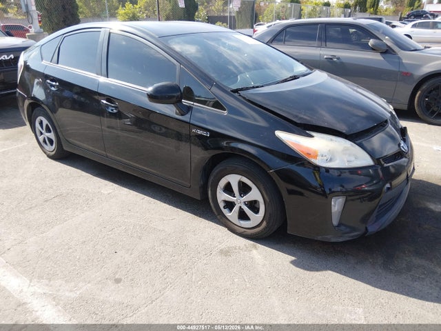 Salvage Toyota Prius Image