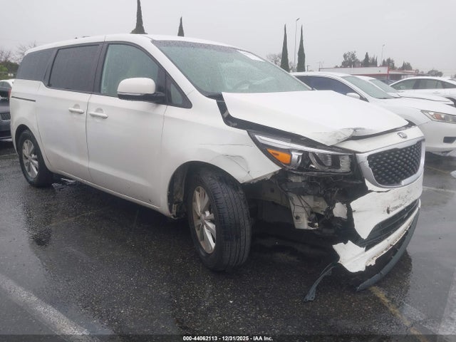 Salvage Kia Sedona Image