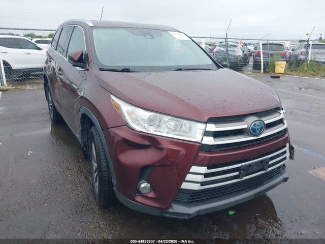 Salvage Toyota Highlander Image