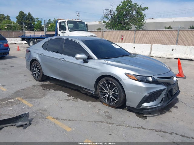 Salvage Toyota Camry Image