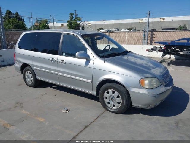 Salvage Kia Sedona Image