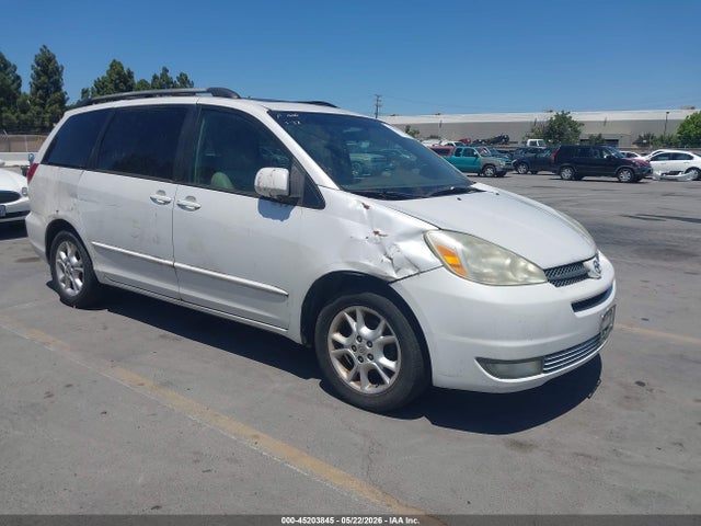 Salvage Toyota Sienna Image
