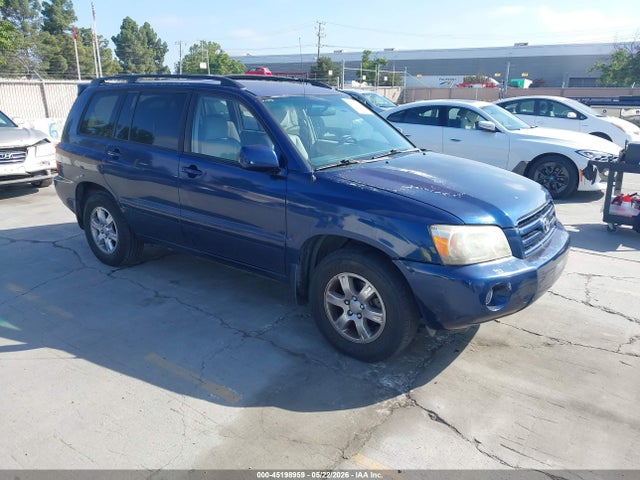 Salvage Toyota Highlander Image