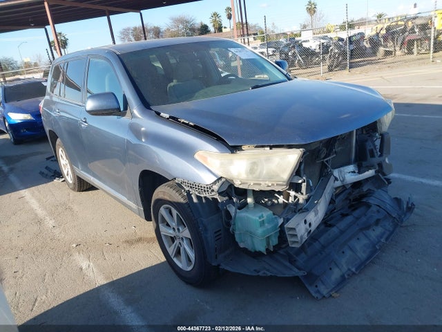 Salvage Toyota Highlander Image