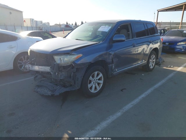 Toyota Highlander Base V6